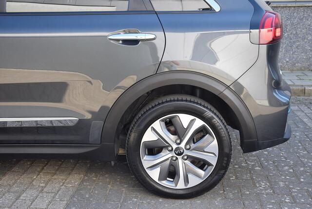 KIA e-Niro ExecutiveLine 64 kWh | Stoelverwarming/koeling | Elektrisch verstelb. bestuurdersstoel met geheugen | Draadloze telefoonlader |