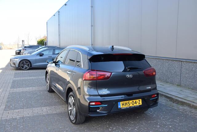 KIA e-Niro ExecutiveLine 64 kWh | Stoelverwarming/koeling | Elektrisch verstelb. bestuurdersstoel met geheugen | Draadloze telefoonlader |