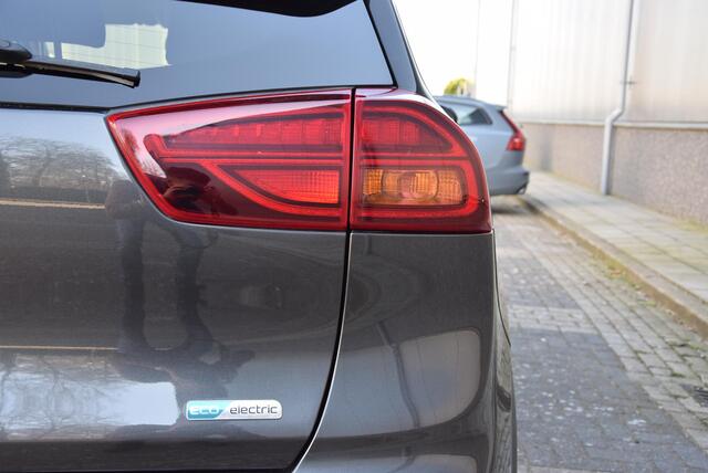 KIA e-Niro ExecutiveLine 64 kWh | Stoelverwarming/koeling | Elektrisch verstelb. bestuurdersstoel met geheugen | Draadloze telefoonlader |