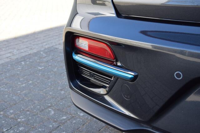 KIA e-Niro ExecutiveLine 64 kWh | Stoelverwarming/koeling | Elektrisch verstelb. bestuurdersstoel met geheugen | Draadloze telefoonlader |
