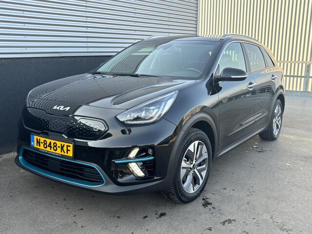 KIA e-Niro DynamicPlusLine 64 kWh Navigatie, Trekhaak, Stoel- & Stuurwielverwarming, Parkeersensoren voor + achter, Nieuw geleverd, 1e eign. Dealeronderhouden, Privacy glass, Smart Key
