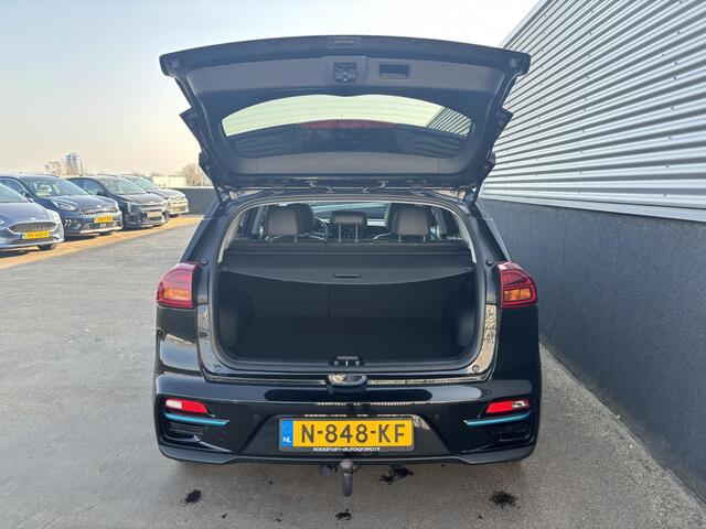KIA e-Niro DynamicPlusLine 64 kWh Navigatie, Trekhaak, Stoel- & Stuurwielverwarming, Parkeersensoren voor + achter, Nieuw geleverd, 1e eign. Dealeronderhouden, Privacy glass, Smart Key