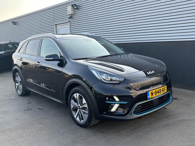 KIA e-Niro DynamicPlusLine 64 kWh Navigatie, Trekhaak, Stoel- & Stuurwielverwarming, Parkeersensoren voor + achter, Nieuw geleverd, 1e eign. Dealeronderhouden, Privacy glass, Smart Key