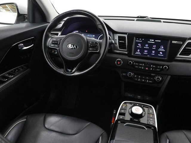 KIA e-Niro ExecutiveLine 64 kWh | Lederen Bekleding | JBL Audio | Dodehoekdetectie | Stoel/Stuurwielverwarming | Stoelventilatie | Elektrisch bedienbare bestuurdersstoel met geheugenfunctie