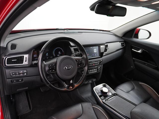 KIA e-Niro 64kWh 204PK Executive-Line Warmtepomp Apple Carplay Android Auto Navi Ecc Leder Camera Adaptieve Cruise Control DAB Pdc Stoel Verwarming/Ventilatie + Elektrisch verstelbaar Keyless Led Achterbank+Stuur Verwarming Dodehoek assistent Regen-Lichtsensor JBL-S