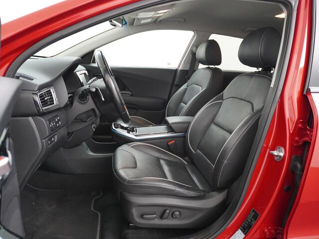 KIA e-Niro 64kWh 204PK Executive-Line Warmtepomp Apple Carplay Android Auto Navi Ecc Leder Camera Adaptieve Cruise Control DAB Pdc Stoel Verwarming/Ventilatie + Elektrisch verstelbaar Keyless Led Achterbank+Stuur Verwarming Dodehoek assistent Regen-Lichtsensor JBL-S