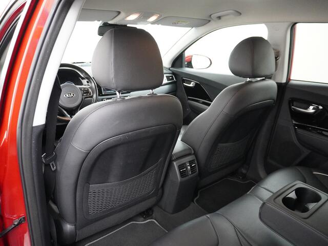 KIA e-Niro 64kWh 204PK Executive-Line Warmtepomp Apple Carplay Android Auto Navi Ecc Leder Camera Adaptieve Cruise Control DAB Pdc Stoel Verwarming/Ventilatie + Elektrisch verstelbaar Keyless Led Achterbank+Stuur Verwarming Dodehoek assistent Regen-Lichtsensor JBL-S