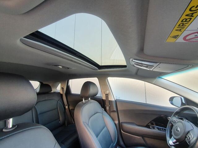 KIA e-Niro ExecutiveLine 64 kWh Navigatie, Leder, Schuifdak, Stoel/Stuurverwarming, Adaptive Cruisecontrol, Climate Control