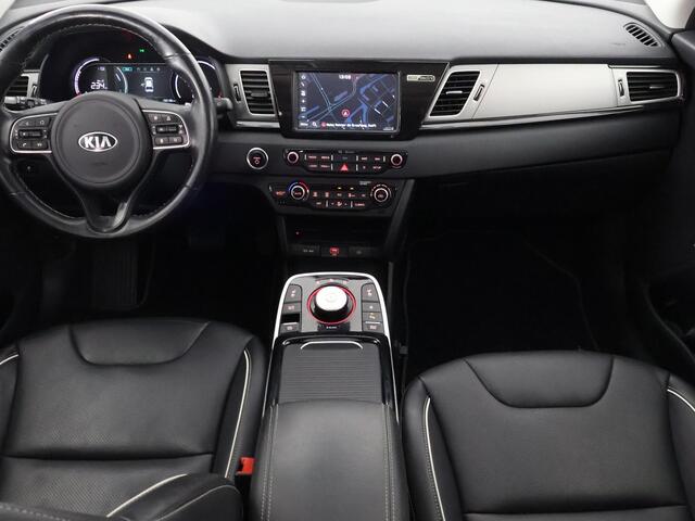 KIA e-Niro ExecutiveLine 64 kWh 400 km. actieradius! | Navigatie | Lederen bekleding |