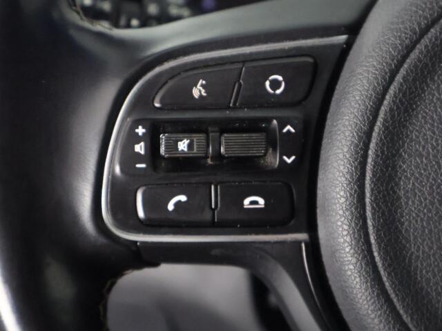 KIA e-Niro ExecutiveLine 64 kWh 400 km. actieradius! | Navigatie | Lederen bekleding |