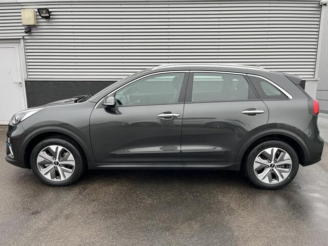 KIA e-Niro DynamicLine 64 kWh Navigatie, Achteruitrijcamera, parkeersensoren, Nieuw geleverd en dealeronderhouden, 1e eign. BTW-auto