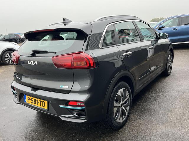 KIA e-Niro DynamicLine 64 kWh Navigatie, Achteruitrijcamera, parkeersensoren, Nieuw geleverd en dealeronderhouden, 1e eign. BTW-auto