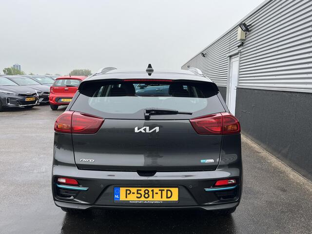 KIA e-Niro DynamicLine 64 kWh Navigatie, Achteruitrijcamera, parkeersensoren, Nieuw geleverd en dealeronderhouden, 1e eign. BTW-auto