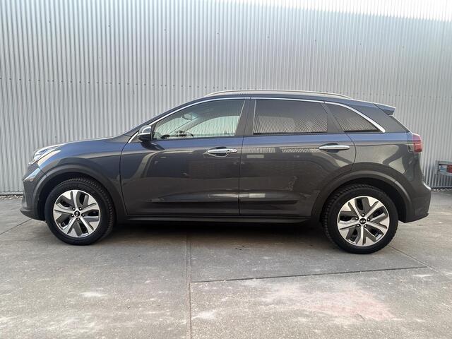 KIA e-Niro ExecutiveLine 64 kWh | Trekhaak | All season | leder| alle stoelen verwarmbaar| climate control| BJ 2020|