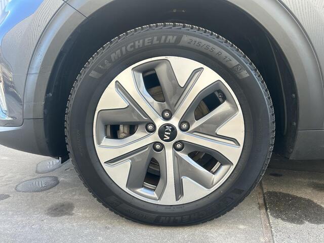 KIA e-Niro ExecutiveLine 64 kWh | Trekhaak | All season | leder| alle stoelen verwarmbaar| climate control| BJ 2020|