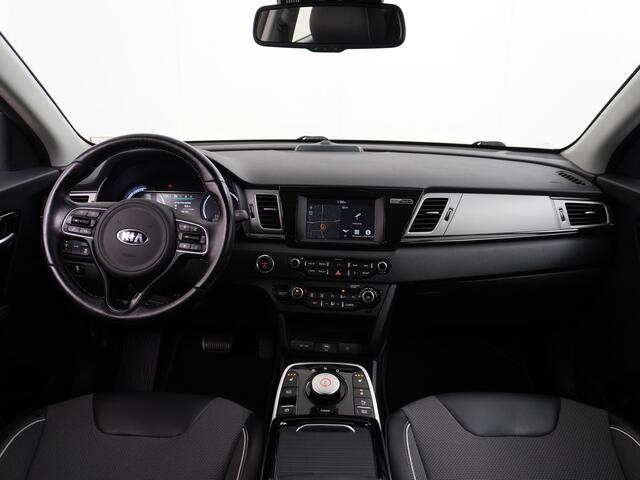 KIA e-Niro 64kWh 204PK Apple Carplay Android Auto Navi Ecc 1/2 Leder Camera Adaptieve Cruise Control Pdc Stoel Verwarming Keyless Led Stuur Verwarming Dodehoek assistent Regen-Lichtsensor Bluetooth Lmv 17" Krachtige en zuinige aandrijflijn met grote accu! ¤45.000 Ni
