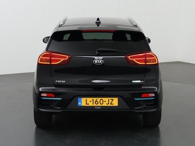 KIA e-Niro ExecutiveLine 64 kWh | Panoramadak | Lederen Bekleding | JBL Audio | Dodehoekdetectie | Stoel/Stuurwielverwarming | Stoelventilatie | elektrisch bedienbare bestuurdersstoel met geheugenfunctie |