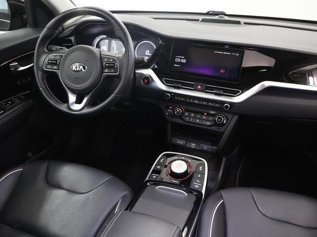 KIA e-Niro ExecutiveLine 64 kWh | Panoramadak | Lederen Bekleding | JBL Audio | Dodehoekdetectie | Stoel/Stuurwielverwarming | Stoelventilatie | elektrisch bedienbare bestuurdersstoel met geheugenfunctie |