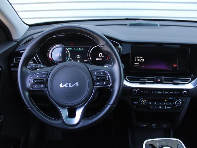 KIA e-Niro DynamicPlusLine 64 kWh | Trekhaak | Schuif-/kanteldak | 3 Fase | Stuur-/stoelverwarming | Camera | Cruise adapt. | 17" LM | Clima | BTW auto |