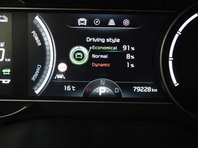 KIA e-Niro ExecutiveLine 64 kWh | Lane Assist | Navigatie | Stoelverwarming/-verkoeling | Achteruitrijcamera | Nederlands Auto | NAP |