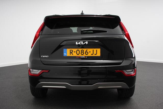 KIA e-Niro EV ExecutiveLine 64.8 kWh Kia Niro EV ExecutiveLine 64.8kWh Nieuw Model! | Leder | Schuif-kantel dak | Electrisch bedienbare achterklep | DAB | Led | Camera
