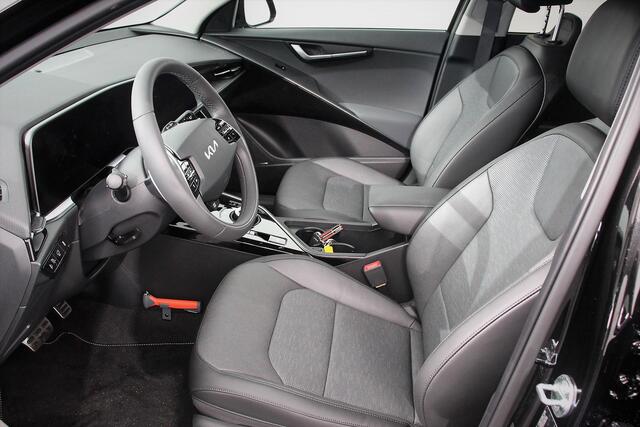 KIA e-Niro EV ExecutiveLine 64.8 kWh Kia Niro EV ExecutiveLine 64.8kWh Nieuw Model! | Leder | Schuif-kantel dak | Electrisch bedienbare achterklep | DAB | Led | Camera