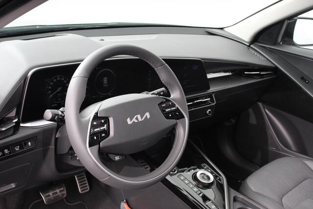 KIA e-Niro EV ExecutiveLine 64.8 kWh Kia Niro EV ExecutiveLine 64.8kWh Nieuw Model! | Leder | Schuif-kantel dak | Electrisch bedienbare achterklep | DAB | Led | Camera