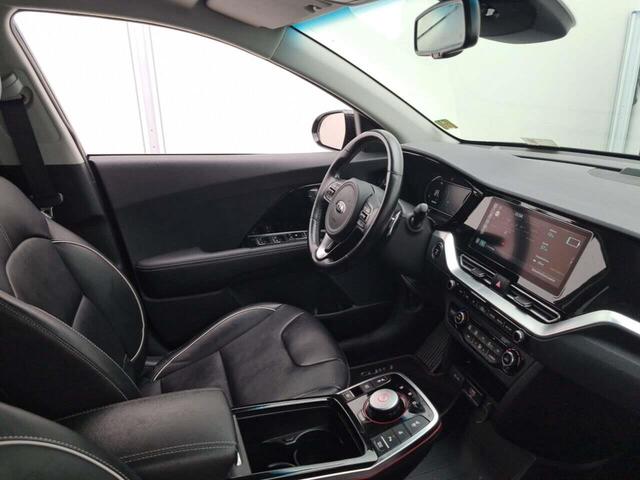 KIA e-Niro EXECUTIVE 64KWH 3FASE/THAAK/ACARPLAY/FABRIEKSGARANTIE
