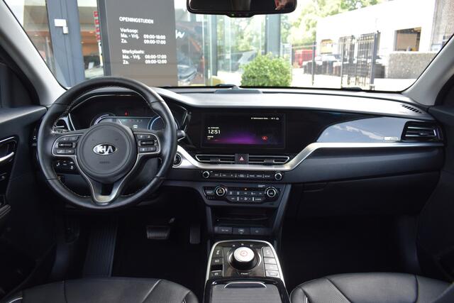 KIA e-Niro ExecutiveLine 64 kWh 3-Fase | Cruise Control Adaptief | Navigatie | Camera | Leder | Stoel+StuurVerwarming | Trekhaak | Tot 10Jr. Kia-Garantie