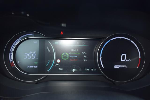KIA e-Niro ExecutiveLine 64 kWh 3-Fase | Cruise Control Adaptief | Navigatie | Camera | Leder | Stoel+StuurVerwarming | Trekhaak | Tot 10Jr. Kia-Garantie