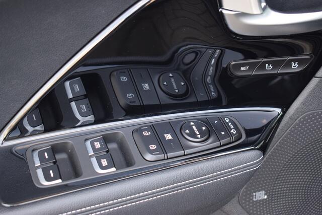 KIA e-Niro ExecutiveLine 64 kWh 3-Fase | Cruise Control Adaptief | Navigatie | Camera | Leder | Stoel+StuurVerwarming | Trekhaak | Tot 10Jr. Kia-Garantie