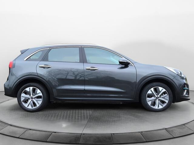 KIA e-Niro DynamicLine 39 kWh (136 PK) 1e-Eig. & Keurig-Onderh. BOVAG-Garantie. NL-Auto. Half-Leer, Navigatie/Apple-Carplay/Android-Auto, Adaptive-Cruisecontrol, Keyless-Entry/Start, Parkeersensoren, Achteruitrijcamera, DAB, Licht-Zicht-Pakket, Lm-Velgen-17Inch, Pri