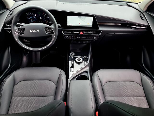 KIA e-Niro DynamicLine 64 kWh Automaat / Navigatie / Camera / Cruise Control Adaptief / Stoelverwarming / Stuurverwarming
