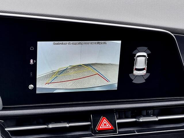 KIA e-Niro DynamicLine 64 kWh Automaat / Navigatie / Camera / Cruise Control Adaptief / Stoelverwarming / Stuurverwarming
