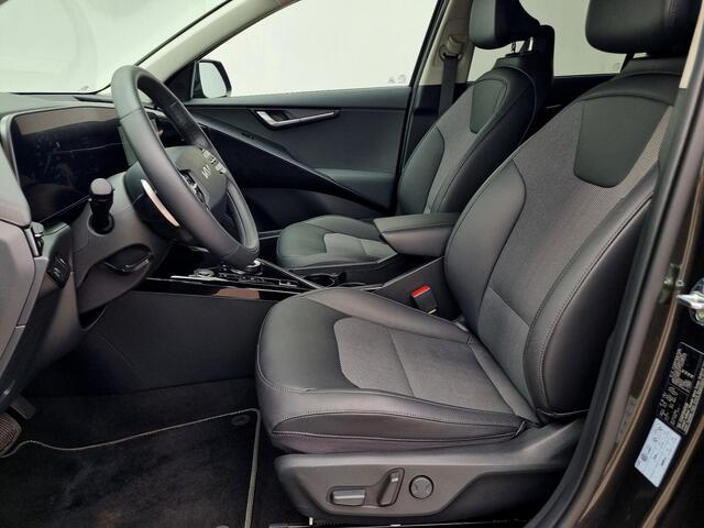 KIA e-Niro DynamicLine 64 kWh Automaat / Navigatie / Camera / Cruise Control Adaptief / Stoelverwarming / Stuurverwarming