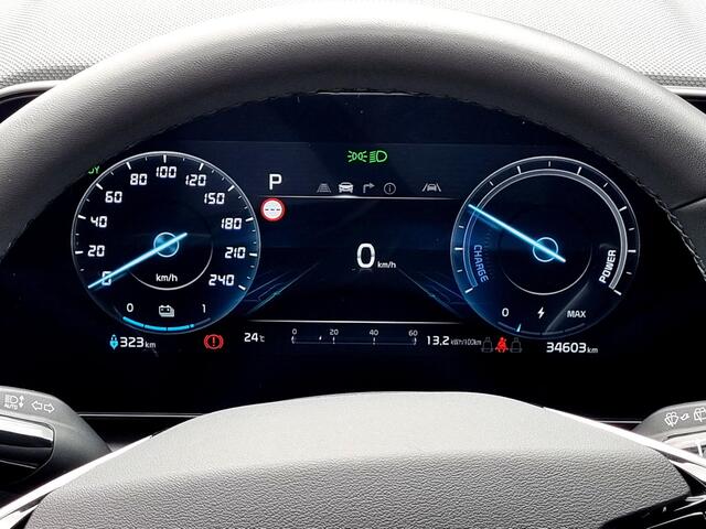 KIA e-Niro DynamicLine 64 kWh Automaat / Navigatie / Camera / Cruise Control Adaptief / Stoelverwarming / Stuurverwarming
