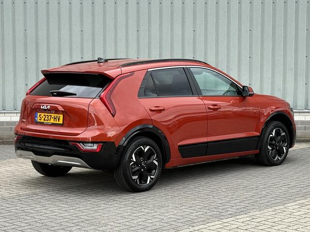 KIA e-Niro EV DynamicPlusLine 64.8 kWh / 1e Eigenaar / Dealer Onderhouden / Fabrieksgarantie t/m 03-02-2031 / Stoel & Stuurverwarming / Elektrische Achterklep / Adaptieve Cruise Control / Schuif- & Kanteldak / Navigatie / Origineel Nederlands / Achteruitrijcamera / 