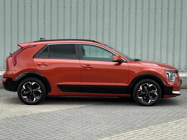 KIA e-Niro EV DynamicPlusLine 64.8 kWh / 1e Eigenaar / Dealer Onderhouden / Fabrieksgarantie t/m 03-02-2031 / Stoel & Stuurverwarming / Elektrische Achterklep / Adaptieve Cruise Control / Schuif- & Kanteldak / Navigatie / Origineel Nederlands / Achteruitrijcamera / 