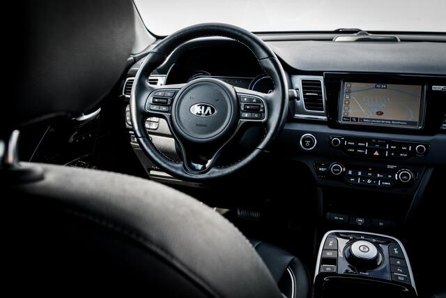 KIA e-Niro ExecutiveLine 64 kWh | Leder | Adapt. Cruise | Camera | Getint Glas | LED | JBL