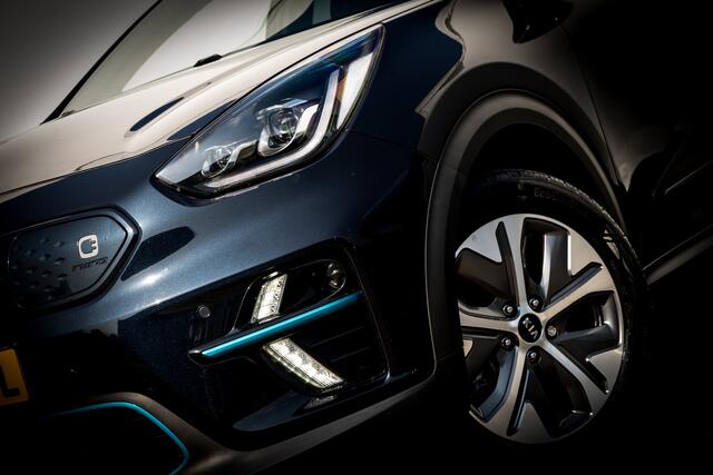 KIA e-Niro ExecutiveLine 64 kWh | Leder | Adapt. Cruise | Camera | Getint Glas | LED | JBL