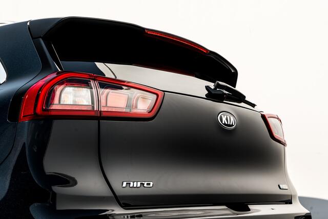 KIA e-Niro ExecutiveLine 64 kWh | Leder | Adapt. Cruise | Camera | Getint Glas | LED | JBL