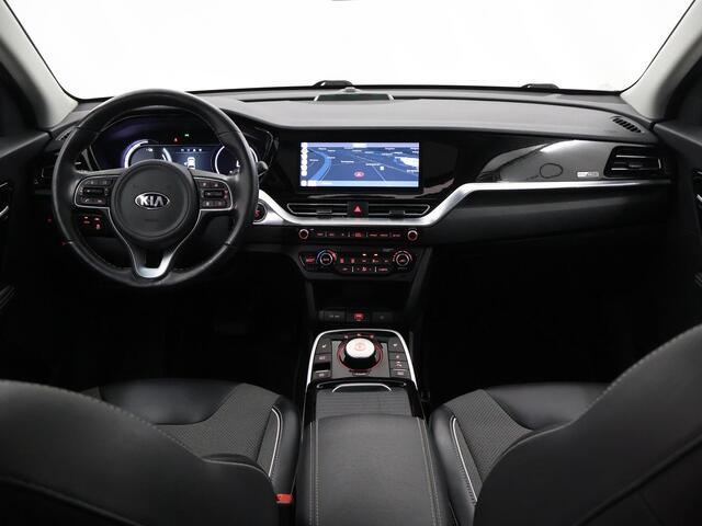 KIA e-Niro DynamicPlusLine 64 kWh | Trekhaak | Panoramadak | Stoel/Stuurwielverwarming | Adaptieve Cruise Control | Keyless Go | LED Koplampen |