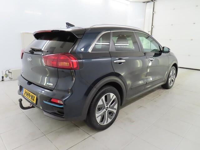 KIA e-Niro EXECUTIVELINE 64 KWH I 3 FASE I 100% SOH I TREKHAAK I P-CAMERA I STOELVERWARMING