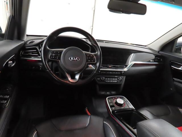 KIA e-Niro EXECUTIVELINE 64 KWH I 3 FASE I 100% SOH I TREKHAAK I P-CAMERA I STOELVERWARMING