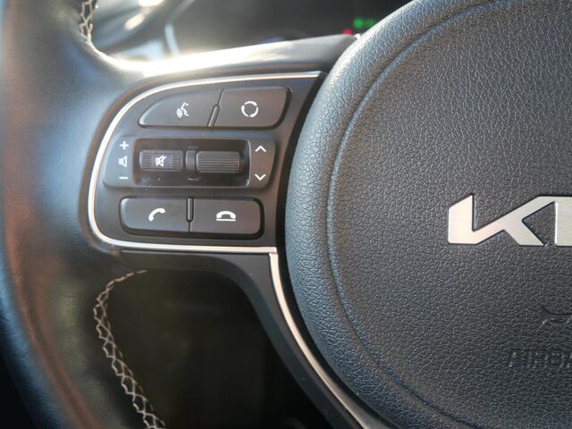 KIA e-Niro DynamicPlusLine 64 kWh | Cruise | Clima | Camera | Carplay | Navi | keyless | stoel-stuurverwarming | Schuif-kanteldak |