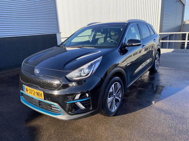 KIA e-Niro ExecutiveLine 64 kWh Elektr. schuifdak, seat memory, stoel- & stuurverwarming, 1e eign. Nieuw geleverd en dealeronderhouden, navigatie Apple CarPlay/Android Auto, parkeersensoren, dodehoek detectie, JBL, volop luxe!