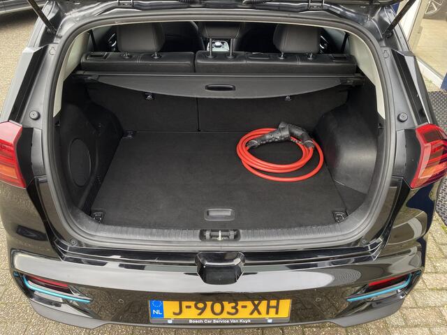 KIA e-Niro ExecutiveLine 64 kWh / NL-Auto / 204 PK / Adaptive Cruise-Control Stop&Go / Vol-Leder / Warmtepomp / Stoelverwarming en Verkoeling / Stoelen Met Geheugen / Stuurverwarming / Stoelverwarming-Achter / Draadloze-Telefoonlader / Dodehoek-Detectie / Climate-Co