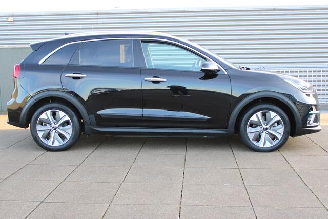 KIA e-Niro ExecutiveLine 64 kWh Stuur + stoel verwaming / Navigatie / Leder / Camera
