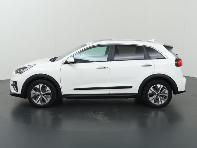 KIA e-Niro ExecutiveLine 64 kWh | Panoramadak | Lederen Bekleding | Stoelventilatie | Elektrisch verstelb. bestuurdersstoel met geheugen | Stoel/Stuurwielverwarming |
