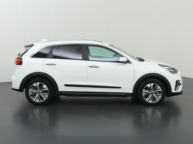 KIA e-Niro ExecutiveLine 64 kWh | Panoramadak | Lederen Bekleding | Stoelventilatie | Elektrisch verstelb. bestuurdersstoel met geheugen | Stoel/Stuurwielverwarming |